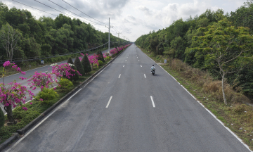 Runners for VM Green Paradise Can Gio can collect bibs in downtown Ho Chi Minh City