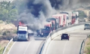 Truck fire on Cam Lam - Vinh Hao expressway causes prolonged congestion
