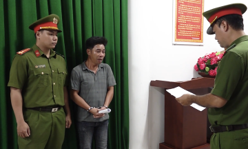 Two 'sand pirates' arrested after police major's death