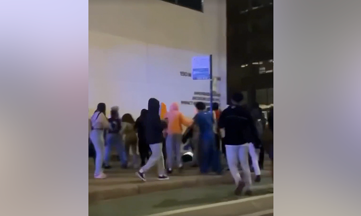 Hundreds of teenagers riot, brawl in downtown Chicago