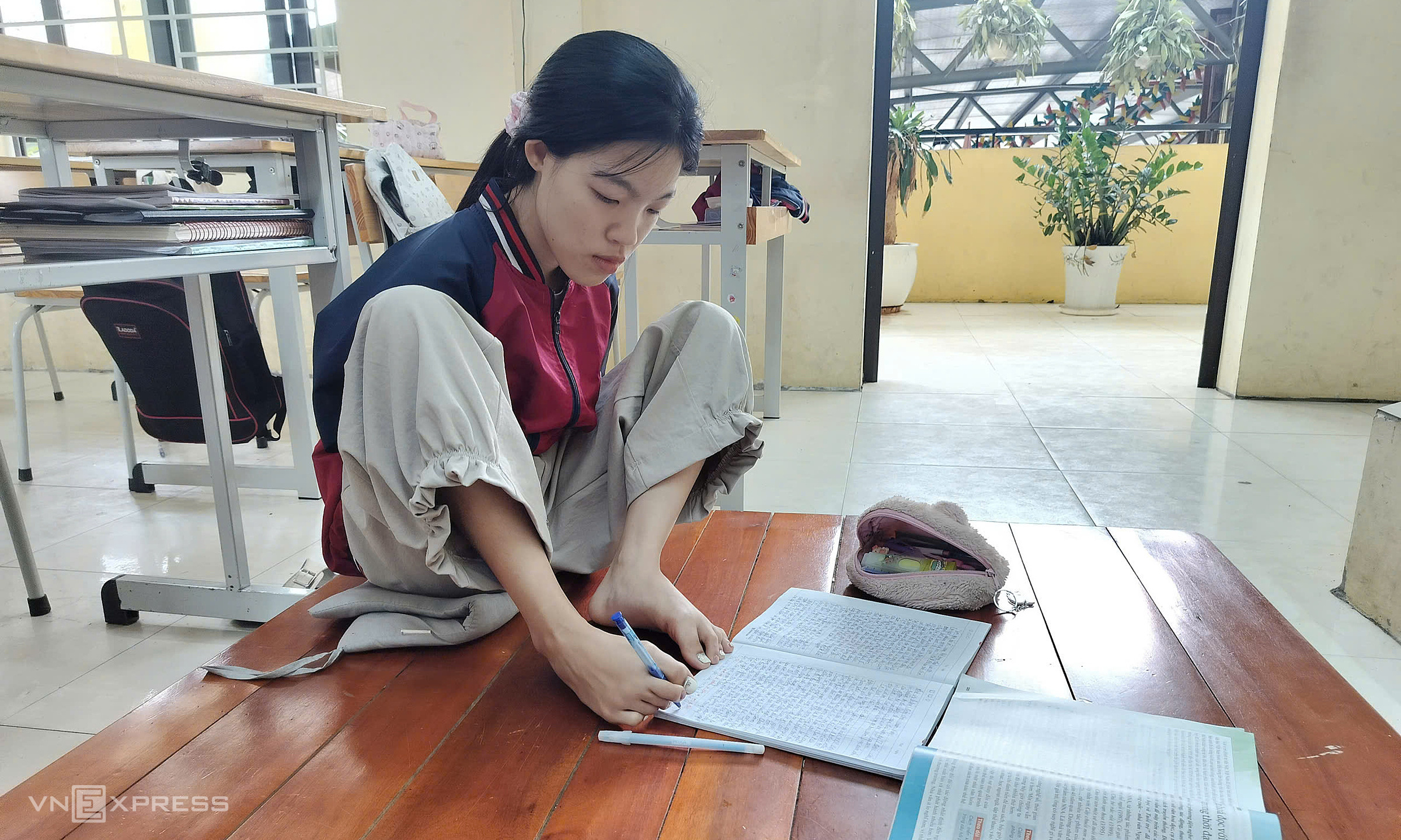 Armless student rejects special treatment, determined to become a teacher