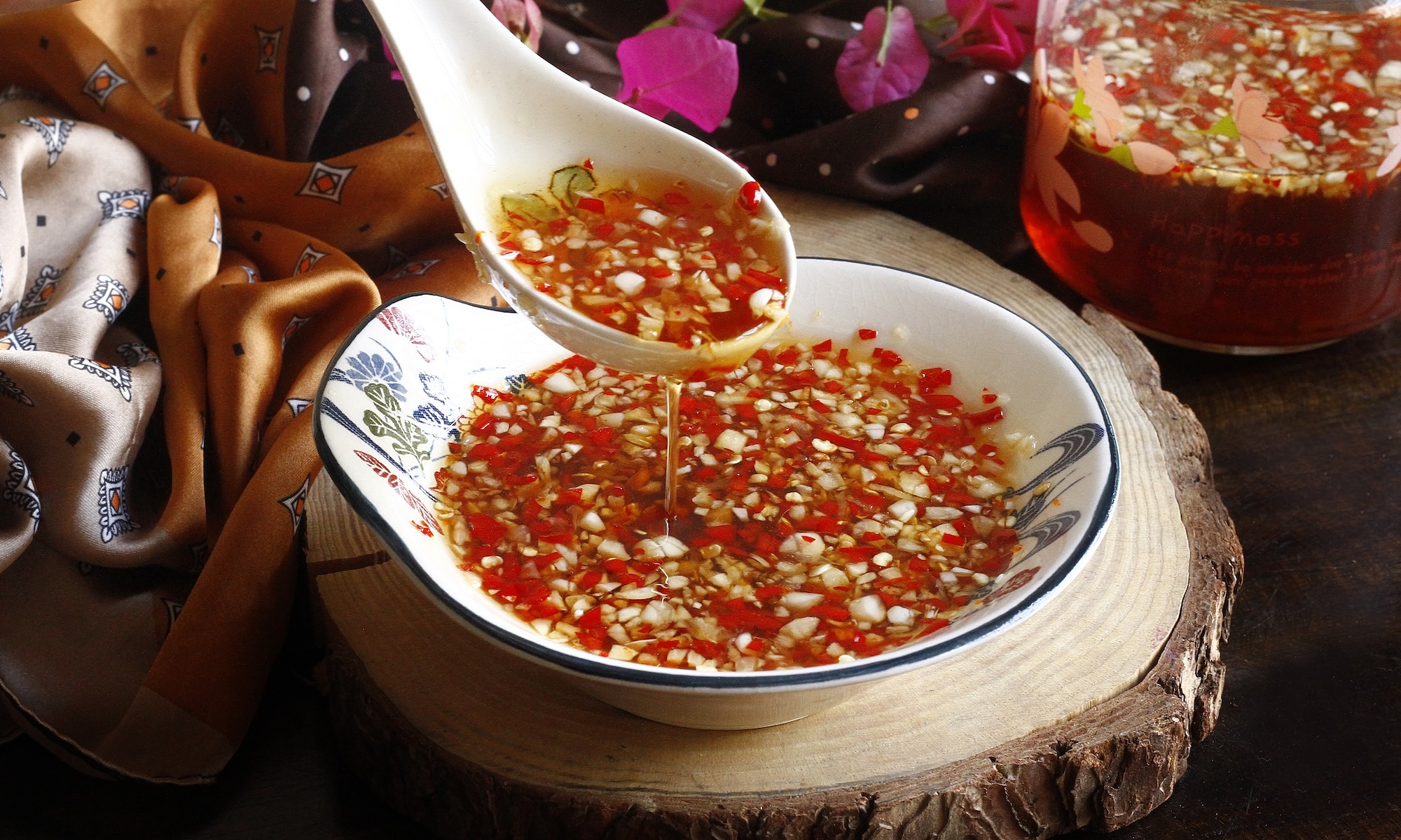 How to make garlic chili sweet and sour fish sauce that always floats
