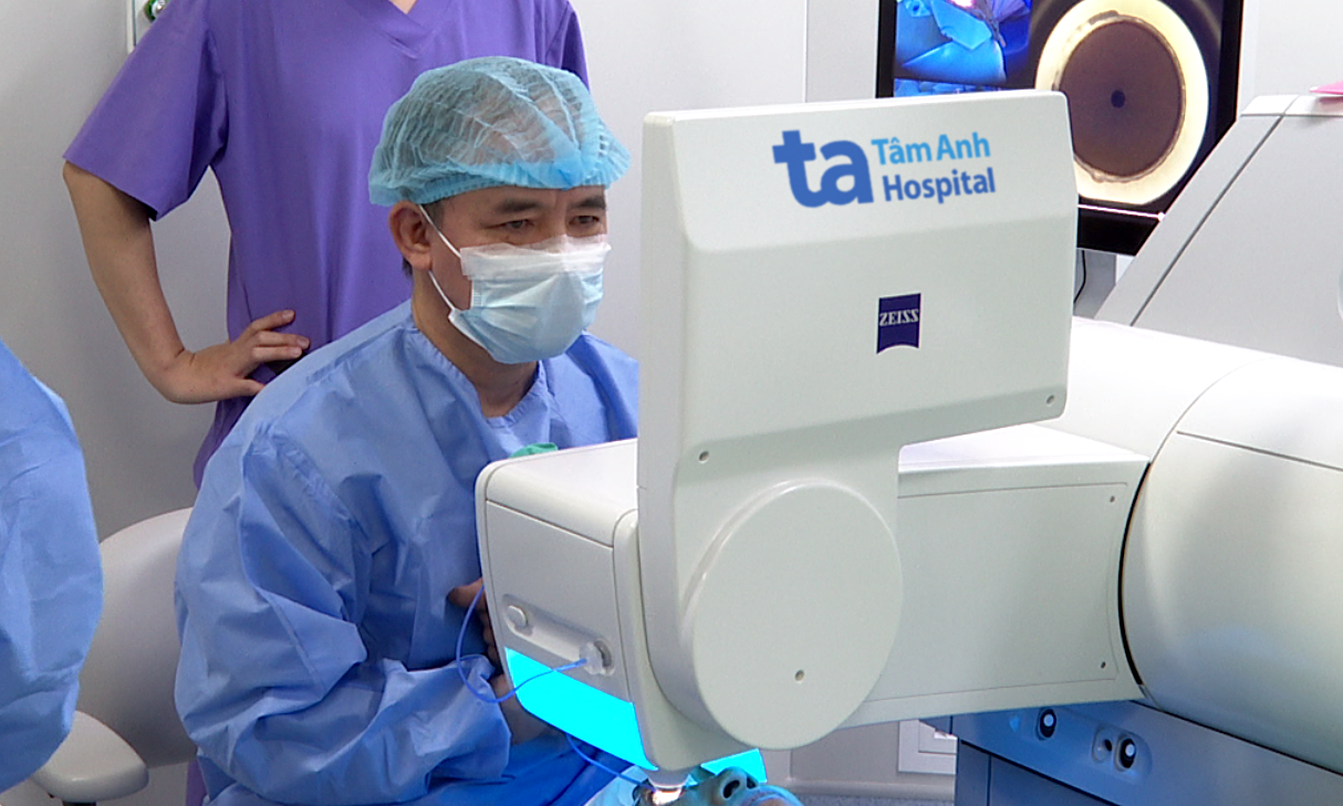 Can one undergo eye surgery for both myopia and presbyopia?