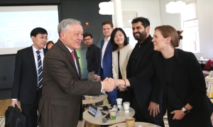 Deputy Prime Minister: Vietnam is a potential, reliable market for American businesses