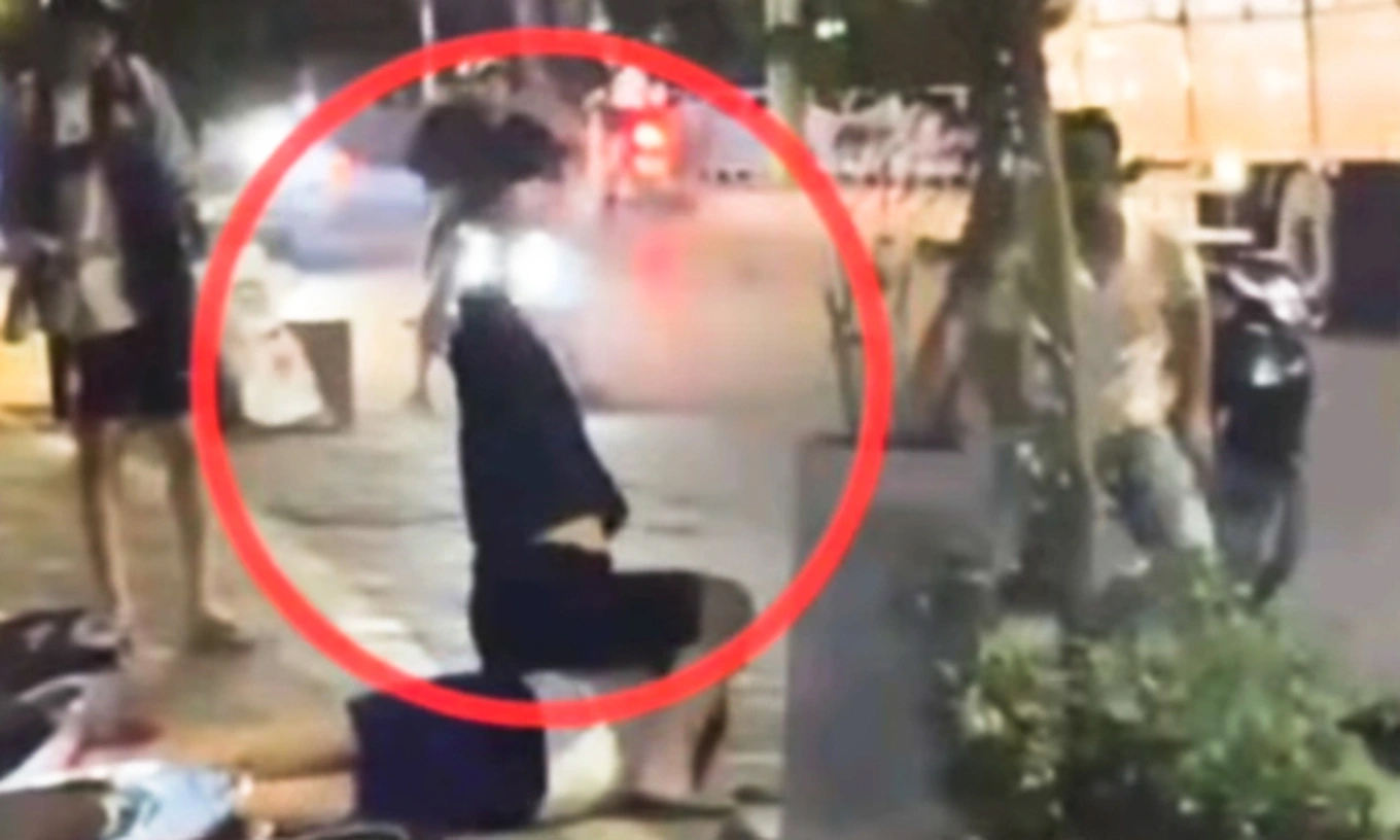 Two arrested after brutal assault on male student in Hanoi