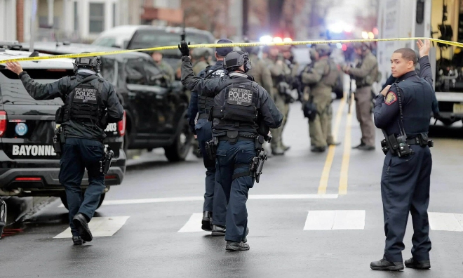 US police officers leave force after fatal shootings