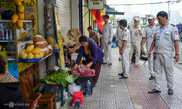 Da Nang re-establishes sidewalk order, 'cold penalties' to combat encroachment