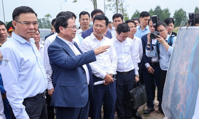 Prime minister surveys proposed site for national petroleum reserve