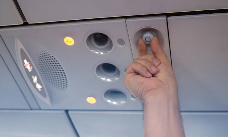 Why you should not turn off the overhead air vent on an airplane