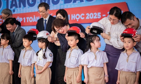 Honda Vietnam supports increasing child helmet usage rate