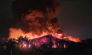 Over seven hours to extinguish a 6,000 square meter wood workshop fire in Hanoi