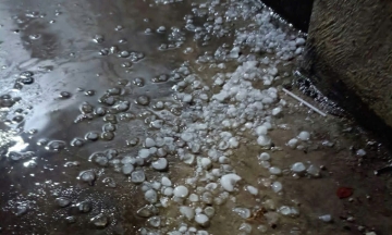 Hanoi experiences hail