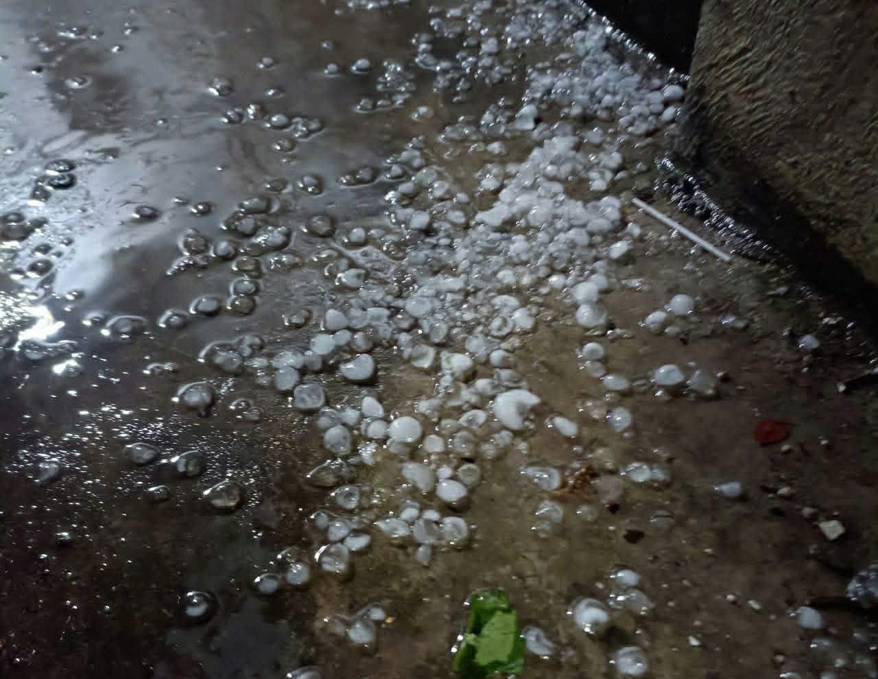 Hanoi experiences hail