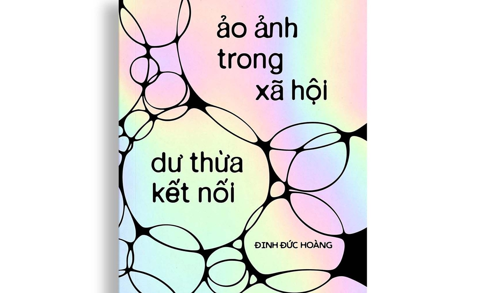 Illusions in a society of excessive connection