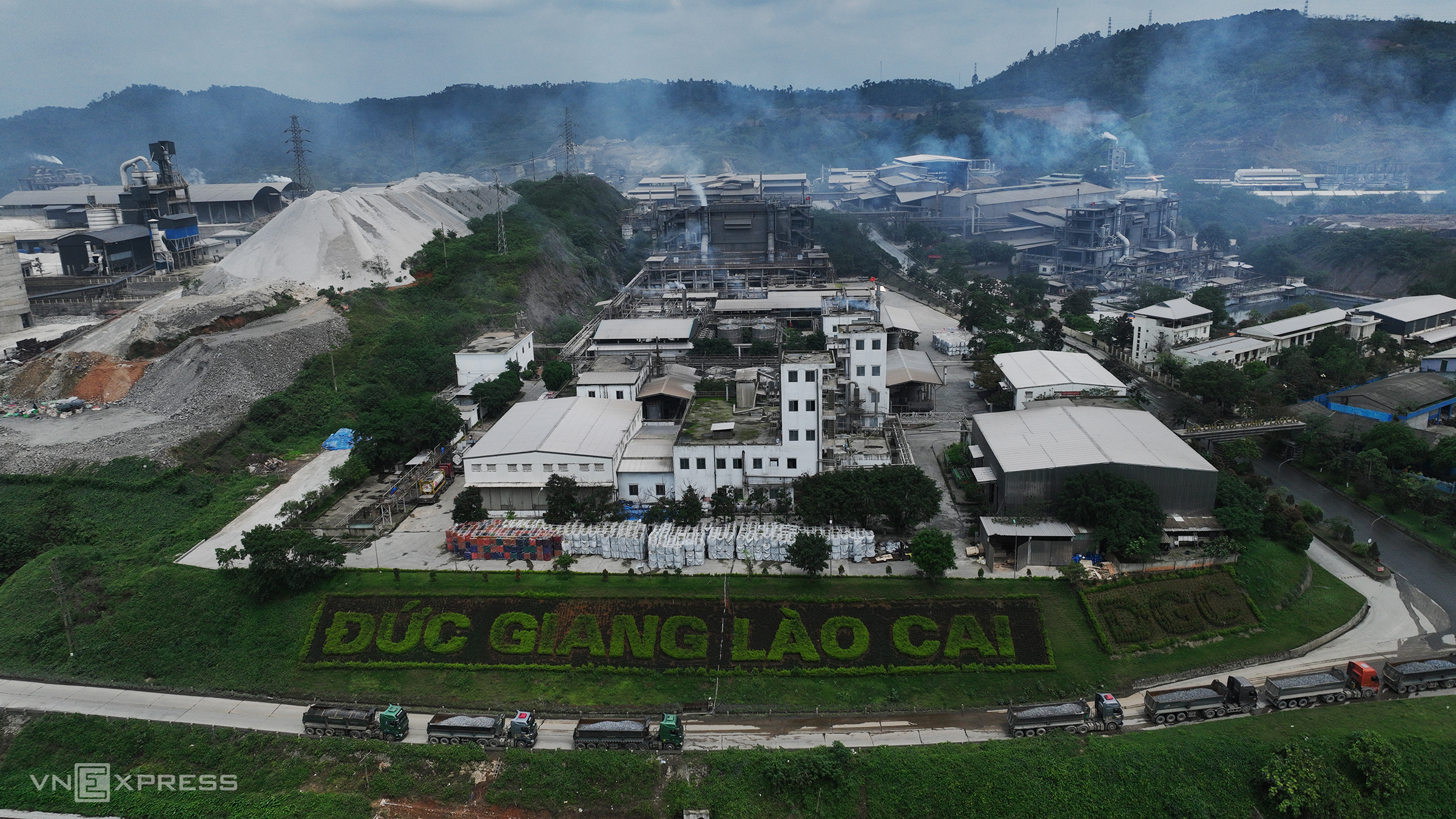 Smoke and dust engulf residents near Duc Giang - Lao Cai chemical plant