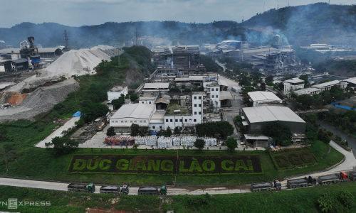 Smoke and dust engulf residents near Duc Giang - Lao Cai chemical plant