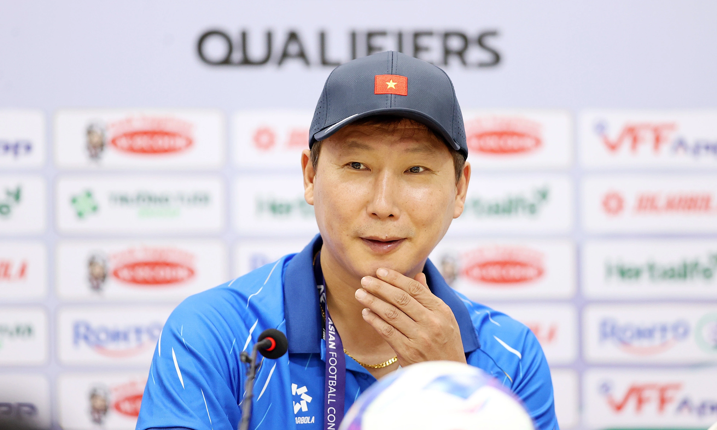 Coach Kim Sang-sik holds press conference ahead of Malaysia match