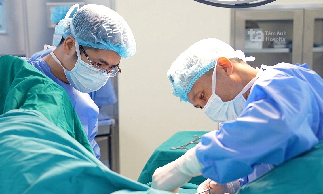 Anal abscess and fistula misdiagnosed as hemorrhoids