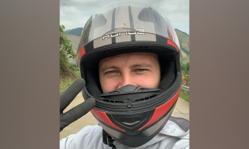 Russian visitor invited to eat and asked about marriage by Vietnamese locals