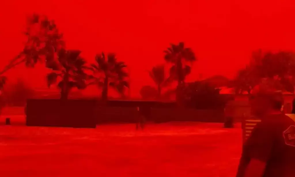 'Iron storm' dyes Western Australia's sky red