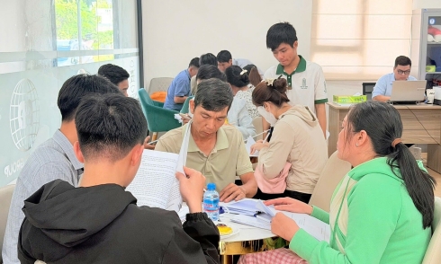 Phuc Dat Tan Uyen social housing signs second sales contract