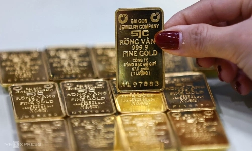 Domestic gold prices remain nearly 30 million VND per tael higher than global rates