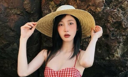 Verifying accounts spreading misinformation about Juky San's swimsuit photos at Gieng Tien