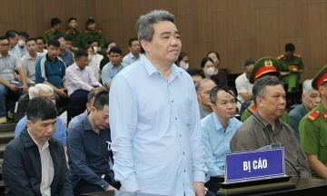 Businessman offers to sell 175 taels of gold, 1,000 square meters of land to compensate for bribery damages