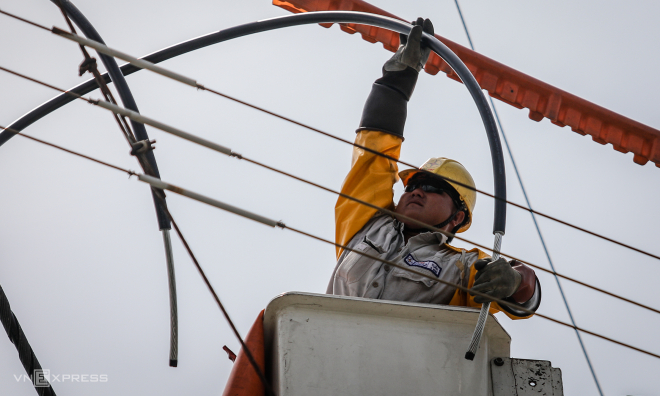 Ho Chi Minh City requests limiting power cuts during peak heat hours