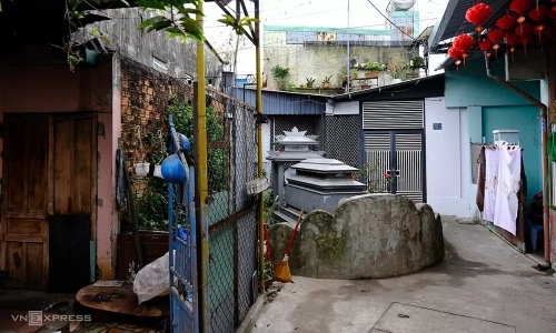 Da Nang plans to relocate nearly 400,000 graves for coastal urban redevelopment