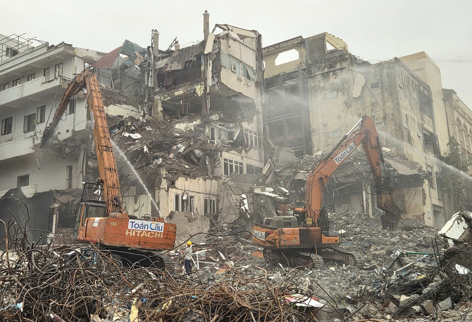 Dien Luc Hotel demolished near Ho Guom Lake