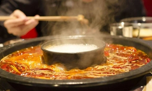 Woman dies after self-treating sore throat following spicy hotpot meal