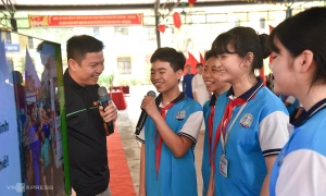 Former hacker Hieu PC guides students on AI usage