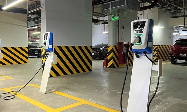Prime Minister requests development of electric vehicle charging stations and battery swap points in apartment buildings