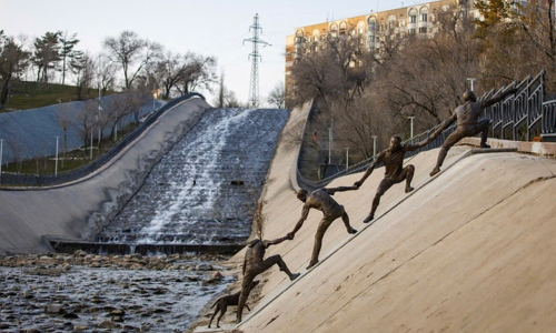 "Unity" sculpture in Almaty commemorates dog rescue