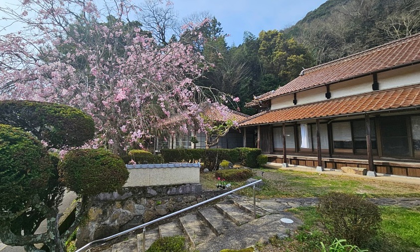 Foreigners seek abandoned homes in Japan