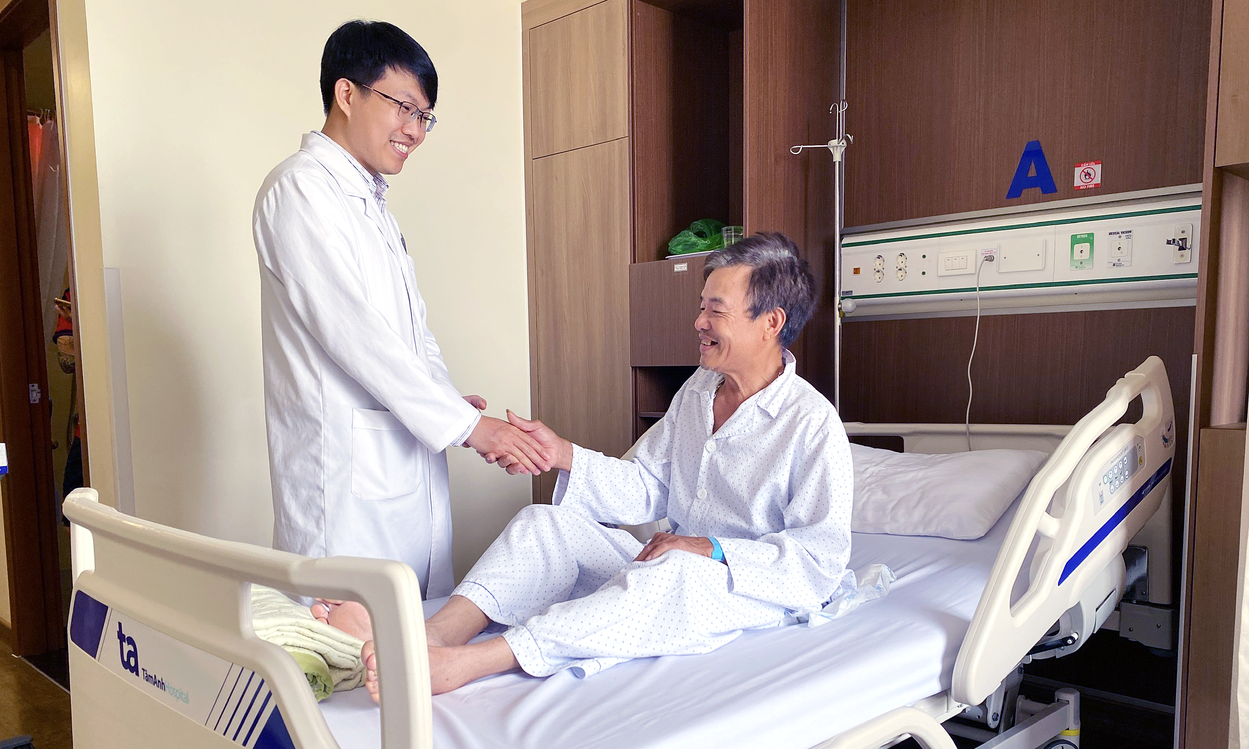 Endoscopic surgery treats inguinal hernia