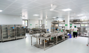 Surprise inspections target collective kitchens in Hanoi, Ninh Binh