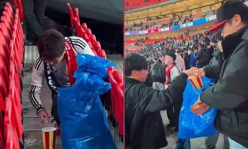 Japanese fans honored by Wembley Stadium for trash-collecting actions