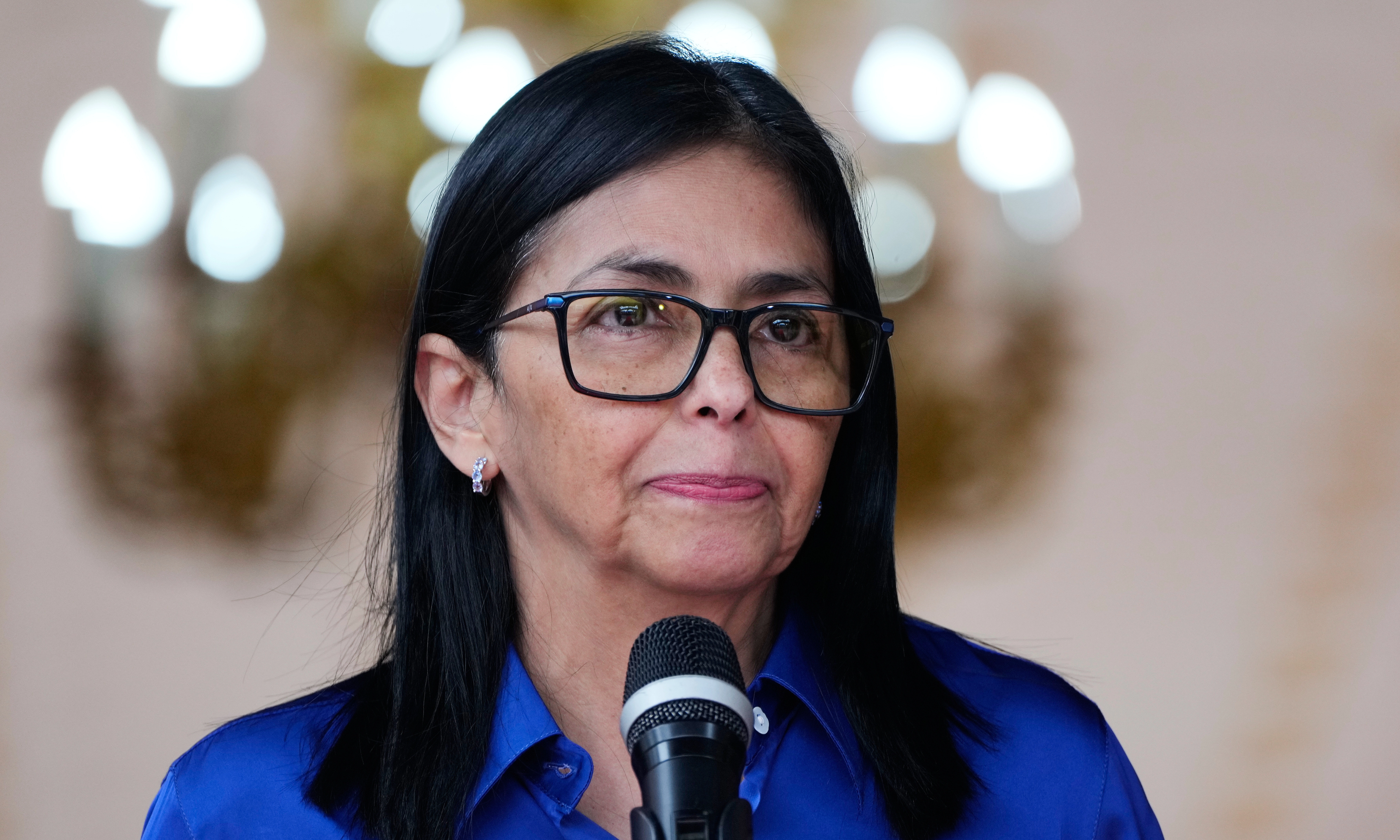 US lifts sanctions on interim Venezuelan president