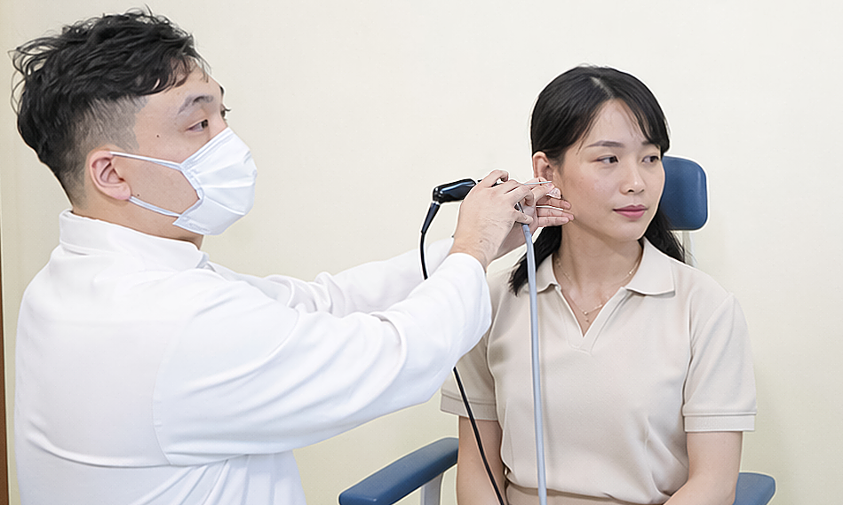 Insect enters ear, causing eardrum perforation