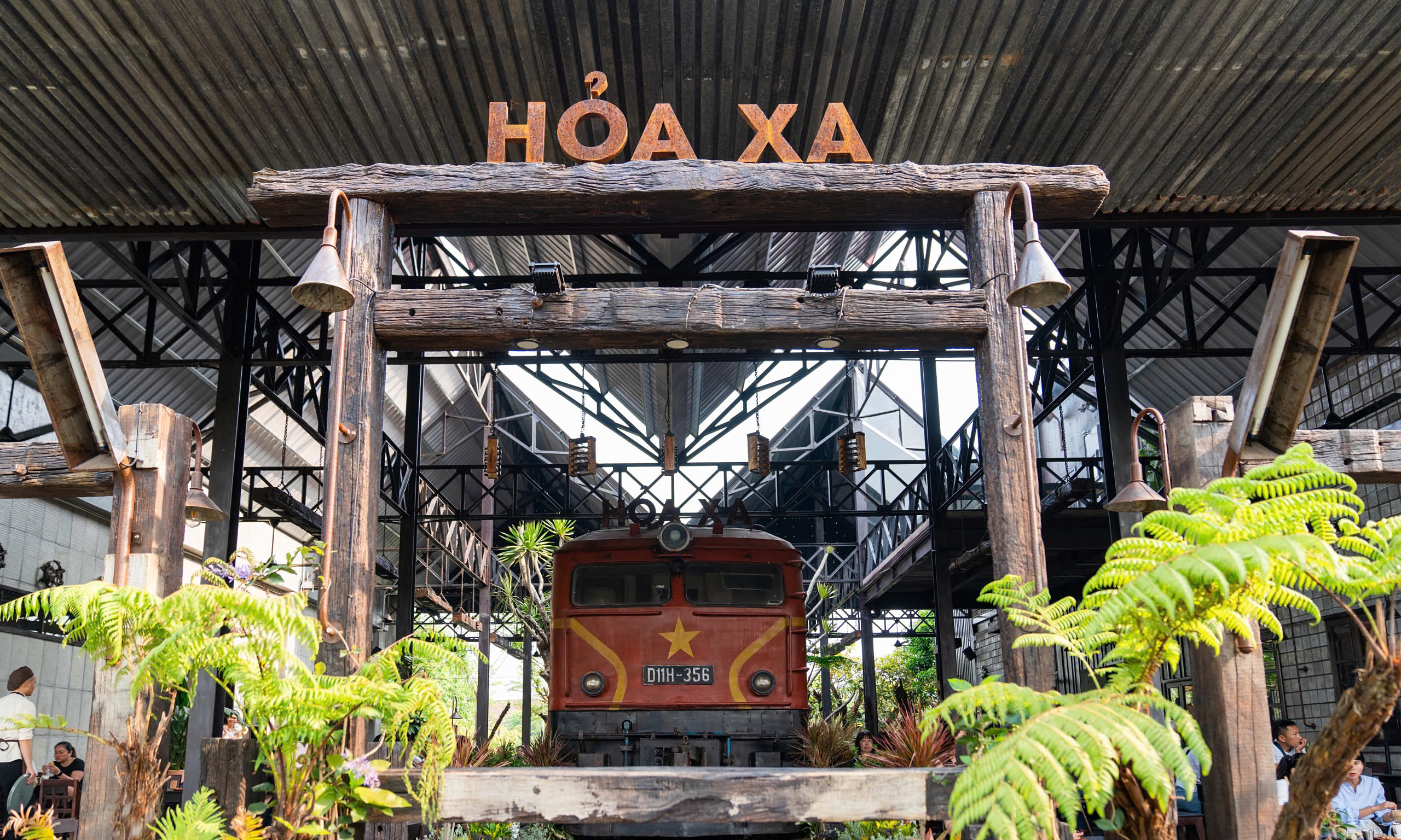 Coffee shop opens in 120-year-old Hue railway station