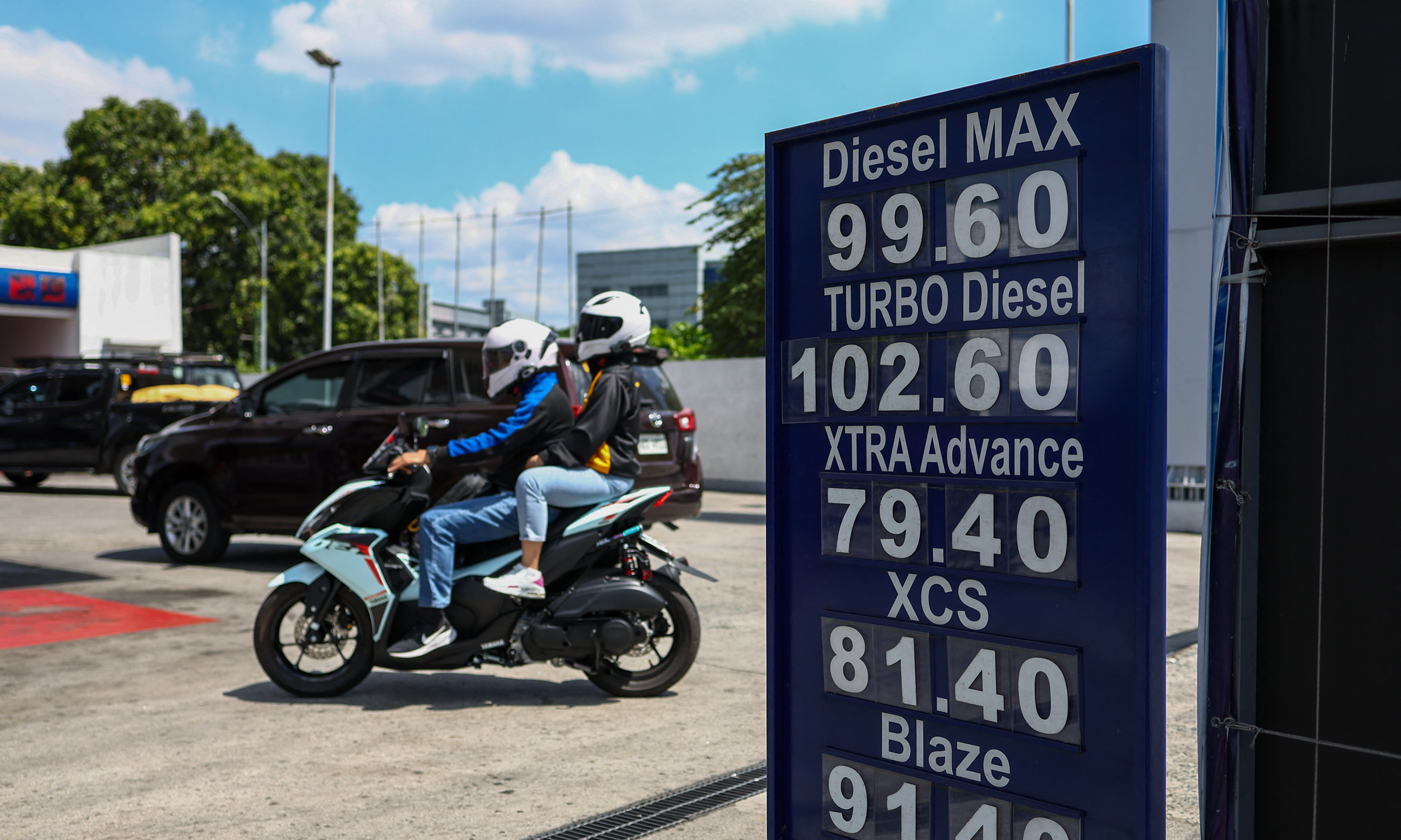 Philippine-flagged vessel 'allowed by Iran' to pass through Strait of Hormuz