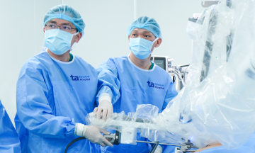 Stomach examination unexpectedly reveals kidney tumor