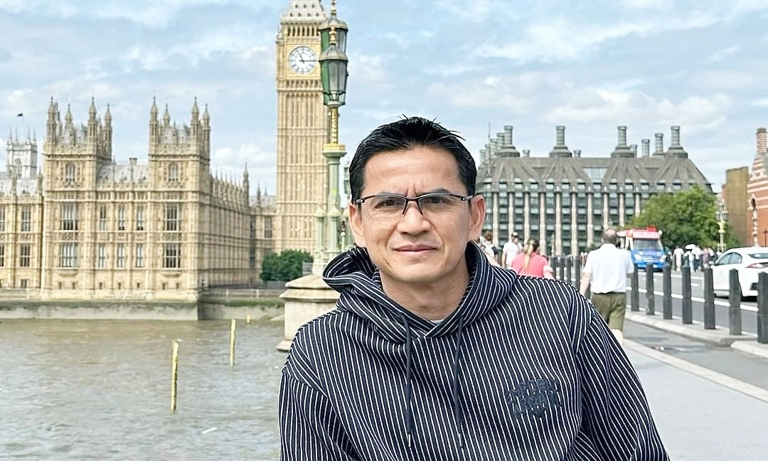 The fashion style of Thai football legend Kiatisuk