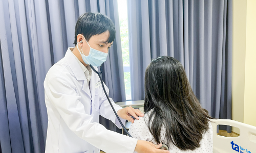 Teenager with acute myocarditis complicated by cardiogenic shock