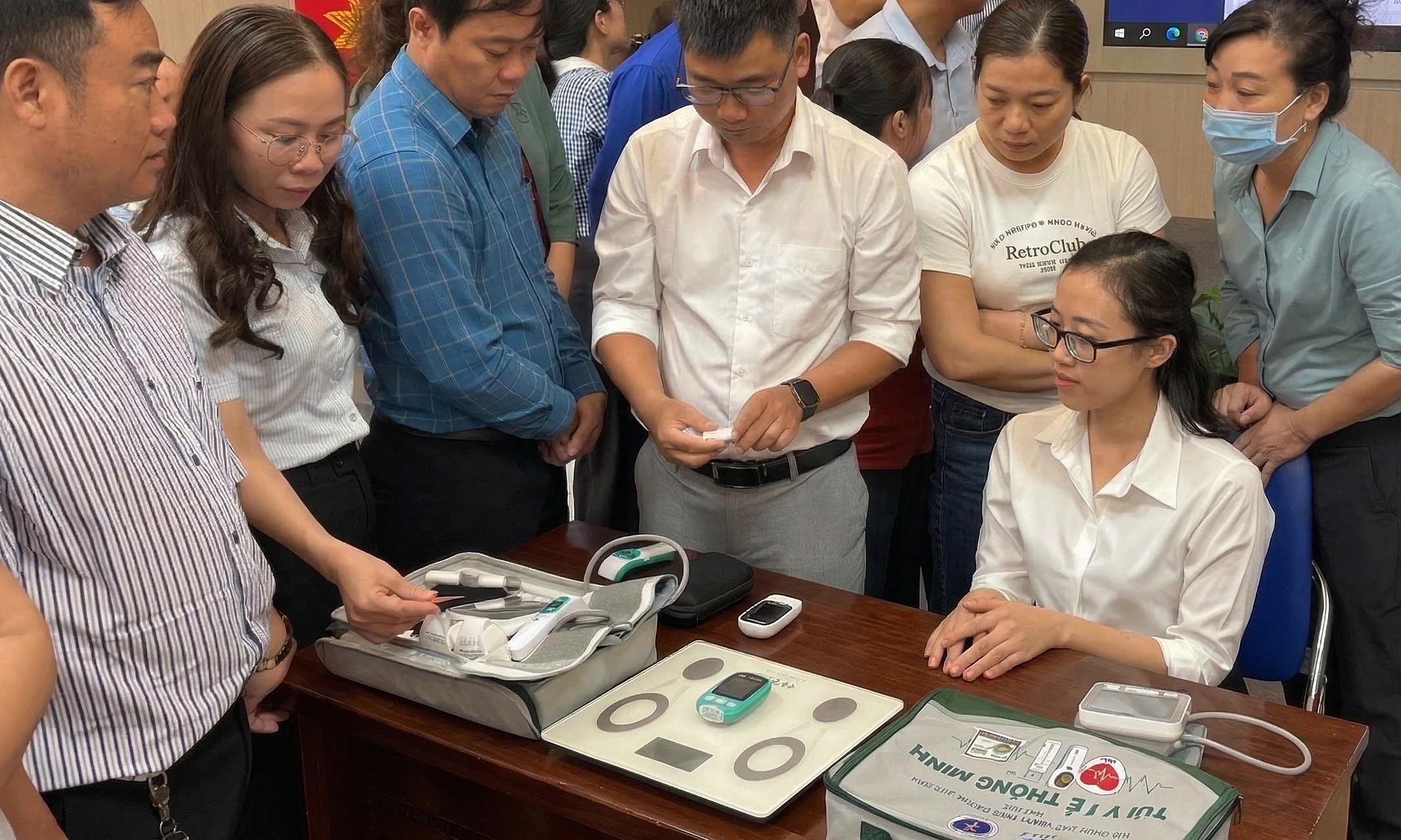 Ho Chi Minh City doctors to bring smart medical bags for home check-ups