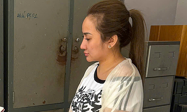 Woman impersonates police, defrauds best friend of over 400 million VND