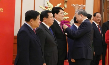 President Luong Cuong and Prime Minister Pham Minh Chinh receive orders