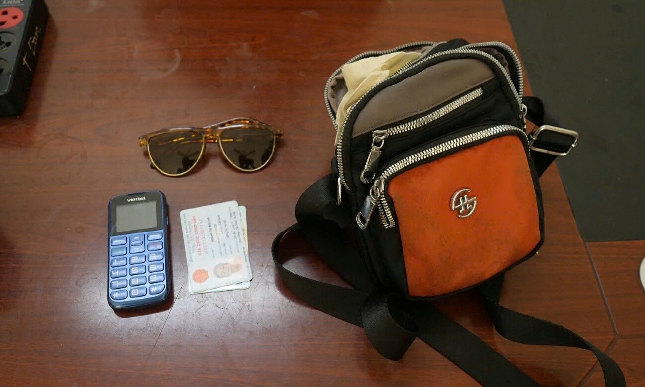 Young robbery group snatches handbag from 96-year-old woman in wheelchair